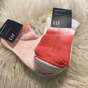 NWT! 6 pair of GAP socks!